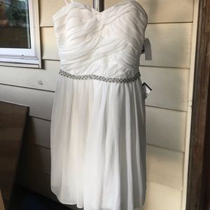 FORMAL Elegant White Strapless Midi Dress